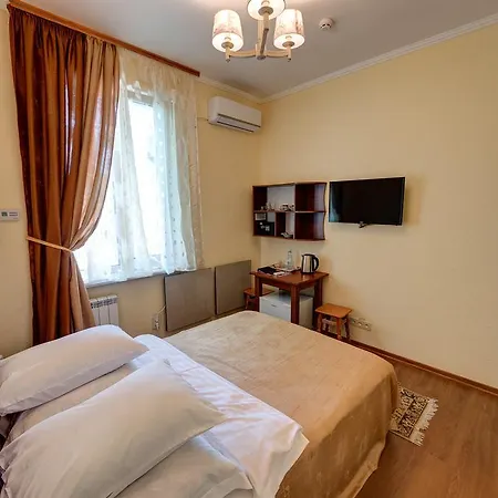 Hotel Aleksandria 2*